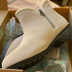 Sporto Tan Ankle Boots New in Box
